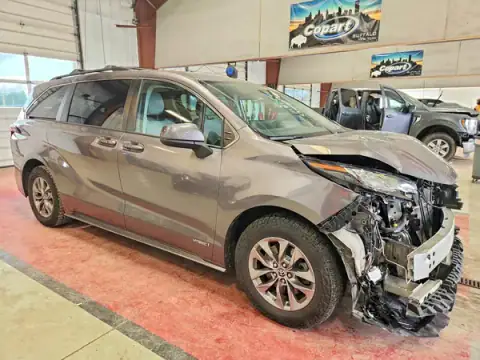 5TDKSKFC8MS016045 — 2021 Toyota Sienna, zdjęcie 4 z Copart, Przód