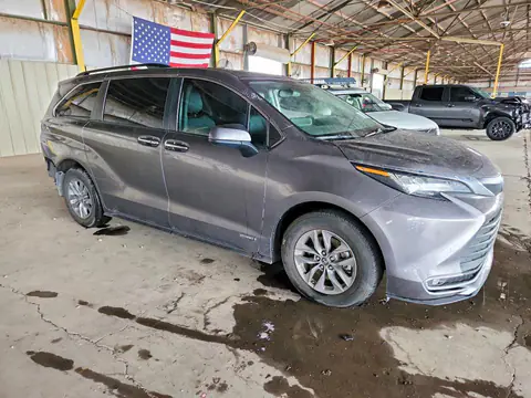 5TDYRKEC4MS062575 — 2021 Toyota Sienna, foto 4 de Copart 28.10.2026, Parte trasera