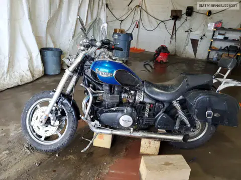 SMT915RN65J228331 — 2005 Triumph Speedmaster, фото 3 с аукциона Copart 22.10.2026, Боковая часть