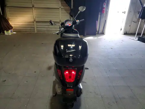 ZAPM818G7H5401933 — 2017 Vespa Sprint, ფოტო 4, Copart 26.10.2026, გვერდითი ნაწილი