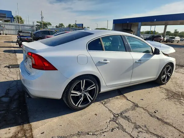 YV149MTS5H2422142 — 2017 Volvo S60, фото 3 с аукциона Copart, Передняя часть