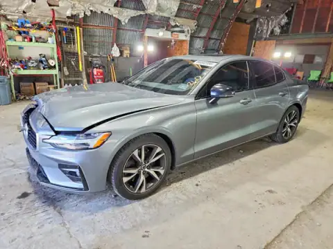 7JRA22TM0KG014016 — 2019 Volvo S60, Parte delantera (Front End), fotos antes de reparar