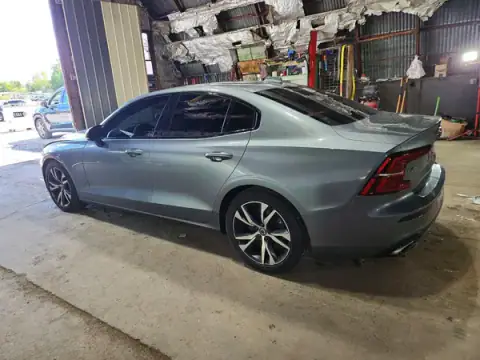 7JRA22TM0KG014016 — 2019 Volvo S60, zdjęcie 2 z Copart 21.10.2026, Przód
