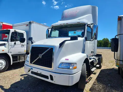 2016 VOLVO VNM VIN 4V4M39DF0GN939002 фото 2