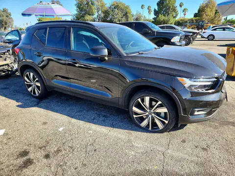 YV4ED3URXM2576285 — 2021 Volvo XC40, zdjęcie 4 z Copart 23.10.2026, Przód