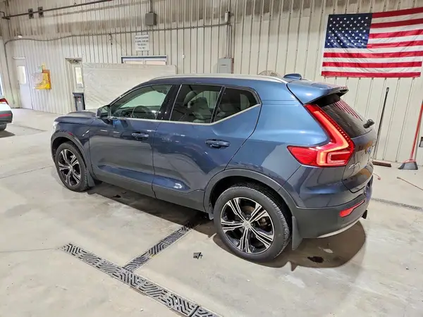 YV4162UL7M2466518 — 2021 Volvo XC40, фото 2 с аукциона Copart 12.10.2026, Боковая часть