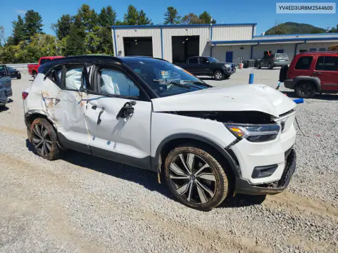 YV4ED3UR8M2544600 — 2021 Volvo XC40, photo 4 from Copart, Side