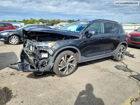 YV4162UM9M2563308 — 2021 Volvo XC40, Передняя часть, фото до ремонта