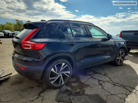 YV4162UM9M2563308 — 2021 Volvo XC40, photo 3 from Copart, Front end