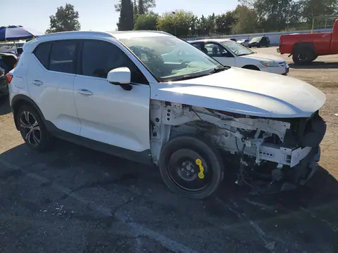 YV4162UL6M2523629 — 2021 Volvo XC40, ფოტო 4, Copart 27.10.2026, ქვედა ნაწილის დაზიანება