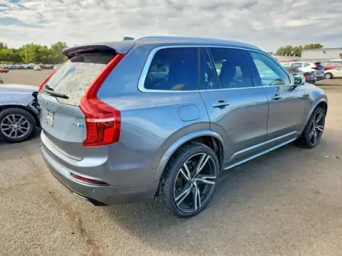YV4A22PM4K1463210 — 2019 Volvo XC90, zdjęcie 3 z Copart, Zalanie