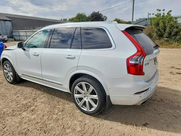 YV4A22PL2K1420105 — 2019 Volvo XC90, photo 2 from Copart, Front end