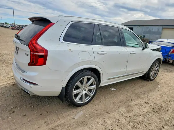 YV4A22PL2K1420105 — 2019 Volvo XC90, photo 3 from Copart, Front end