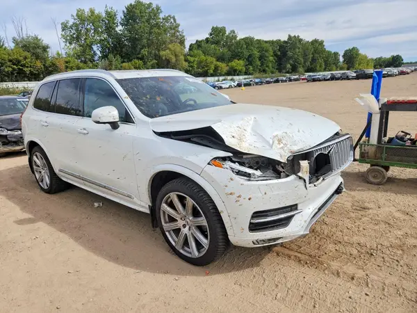 YV4A22PL2K1420105 — 2019 Volvo XC90, photo 4 from Copart, Front end
