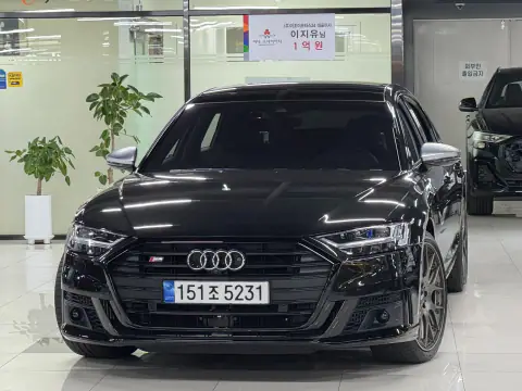 WAUZZZF89MN014953 — 2021 Audi S8, фото до ремонта