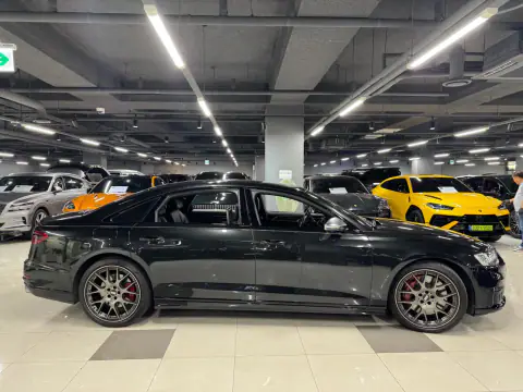 WAUZZZF89MN014953 — 2021 Audi S8, photo 2 from Encar, condition before repair