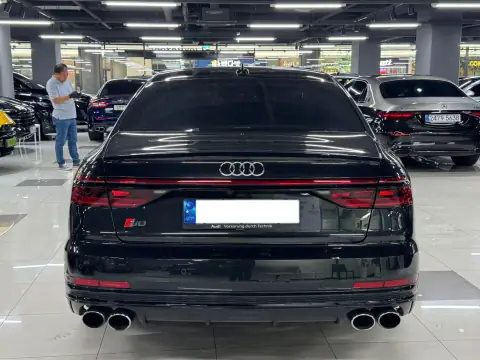WAUZZZF89MN014953 — 2021 Audi S8, photo 4 from Encar, condition before repair