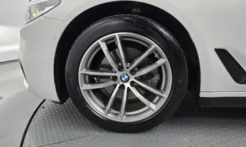 WBAJC3100HG992037 — 2017 BMW, photo 4 from Encar, condition before repair