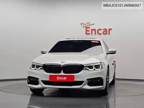 WBAJC5101JWB86007 — 2018 BMW, foto 2 de Encar, estado antes de reparar