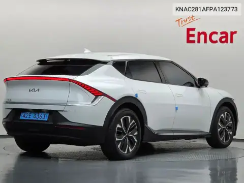 KNAC281AFPA123773 — 2023 Kia EV6, zdjęcie 2 z Encar, stan przed naprawą