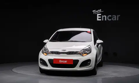 KNADR513BDS818910 — 2013 Kia Pride, photo 3 from Encar, condition before repair