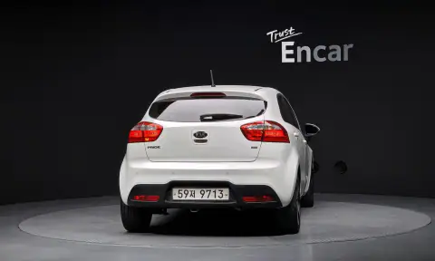KNADR513BDS818910 — 2013 Kia Pride, photo 4 from Encar, condition before repair