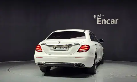 WDDZF4KB0KA505972 — 2018 Mercedes, zdjęcie 4 z Encar, stan przed naprawą