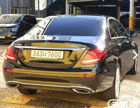 WDDZF4KB1KA690548 — 2019 Mercedes, photo 4 from Encar, condition before repair