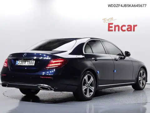 WDDZF4JB5KA645677 — 2019 Mercedes, photo 2 from Encar, condition before repair