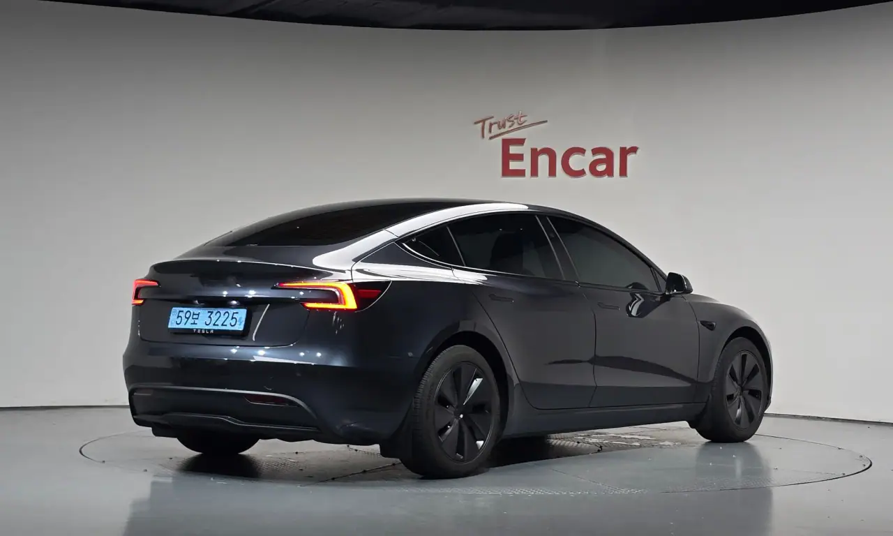 LRW3E7FS8SC672063 Tesla Model 3 2025 — uszkodzenie stan przed naprawą, zdjęcie przed naprawą