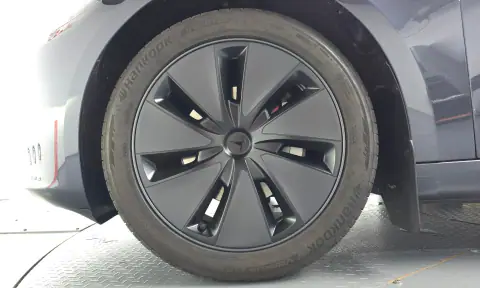 LRW3E7FS8SC672063 — 2025 Tesla Model 3, zdjęcie 4 z Encar, stan przed naprawą