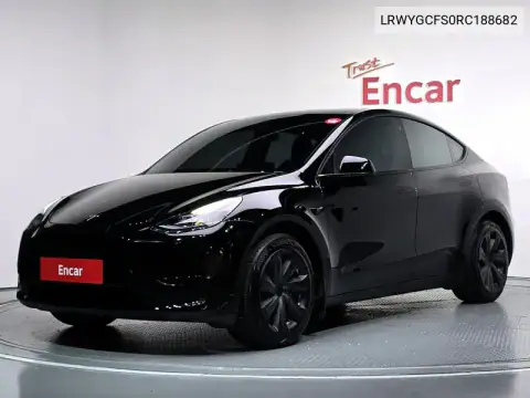 LRWYGCFS0RC188682 — 2023 Tesla Model Y, fotos antes de reparar