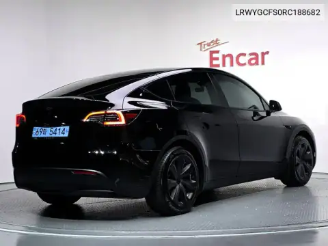 LRWYGCFS0RC188682 — 2023 Tesla Model Y, foto 2 de Encar, estado antes de reparar