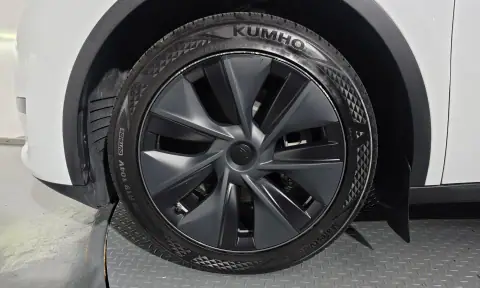 LRWYGCFS2RC565478 — 2024 Tesla Model Y, foto 4 de Encar, estado antes de reparar