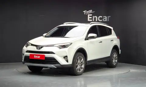 JTMYFREV4JD109078 — 2017 Toyota RAV4, ფოტოები შეკეთებამდე