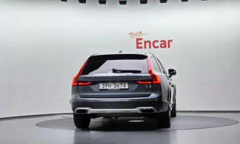 YV1PZ102CK1068922 — 2018 Volvo, фото 4 з Encar, стан до ремонту