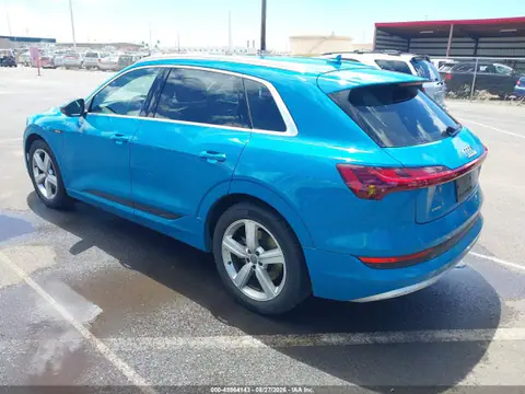 WA1VABGE7KB014639 — 2019 Audi E-Tron Premium Plus, ფოტო 3, IAAI 27.10.2026, მარჯვენა მხარე