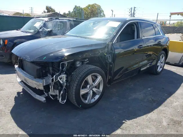2019 Audi E-tron Premium Plus VIN WA1LABGE1KB018144 фото 2