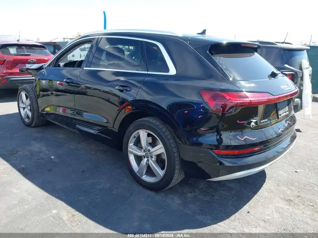 2019 Audi E-tron Premium Plus VIN WA1LABGE1KB018144 фото 3