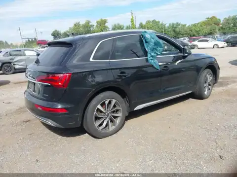 WA1AAAFY5M2133569 — 2021 Audi Q5, zdjęcie 4 z IAAI 22.10.2026, Zalanie