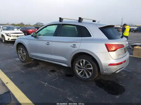 WA1AAAFY5M2100197 — 2021 Audi Q5, photo 3 from IAAI, Right side