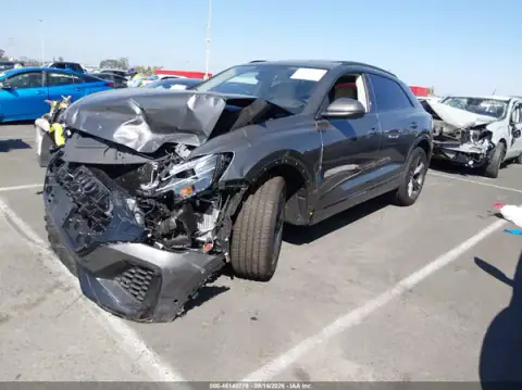 WA1AVBF12TD033784 — 2026 Audi Q8, foto 2 de IAAI, Parte delantera