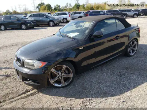 WBAUN9C54AVK41673 — 2010 BMW 1ER, foto 2 de IAAI, Parte delantera