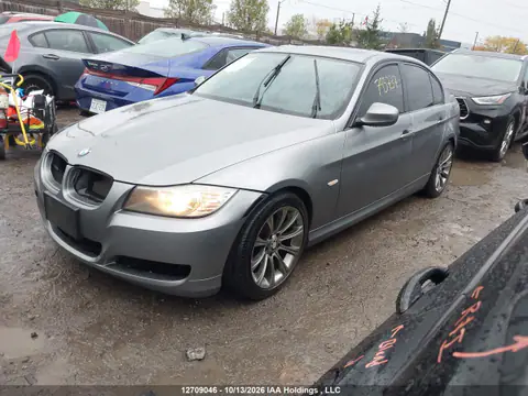 WBAPG7C56BA795737 — 2011 BMW 3ER, zdjęcie 3 z IAAI 26.10.2026, Przód