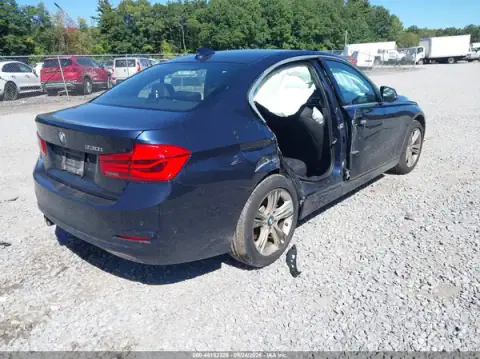WBA8D9C39HA005296 — 2017 BMW 3ER, foto 4 de IAAI, Lado derecho