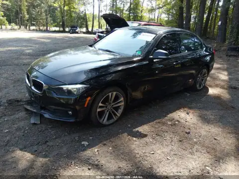 WBA8B9G36HNU55142 — 2017 BMW 3ER, zdjęcie 2 z IAAI 29.09.2026, Normalne zużycie