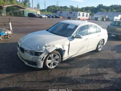 WBA8B9C5XJEE81081 — 2018 BMW 3ER, zdjęcie 2 z IAAI, Lewy przód