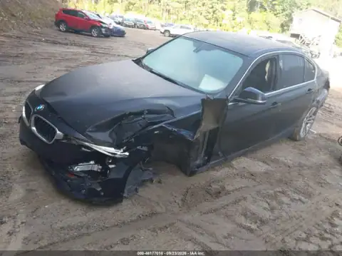 WBA8F1C5XJAE97312 — 2018 BMW 3ER, zdjęcie 2 z IAAI, Lewy przód