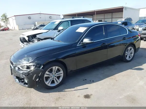 WBA8B9C56JAE22228 — 2018 BMW 3ER, фото 2 с аукциона IAAI, Передняя часть слева