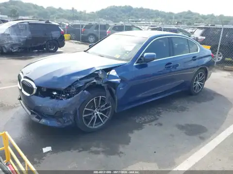 3MW5R7J07M8C08338 — 2021 BMW 3ER, photo 2 from IAAI, Left front